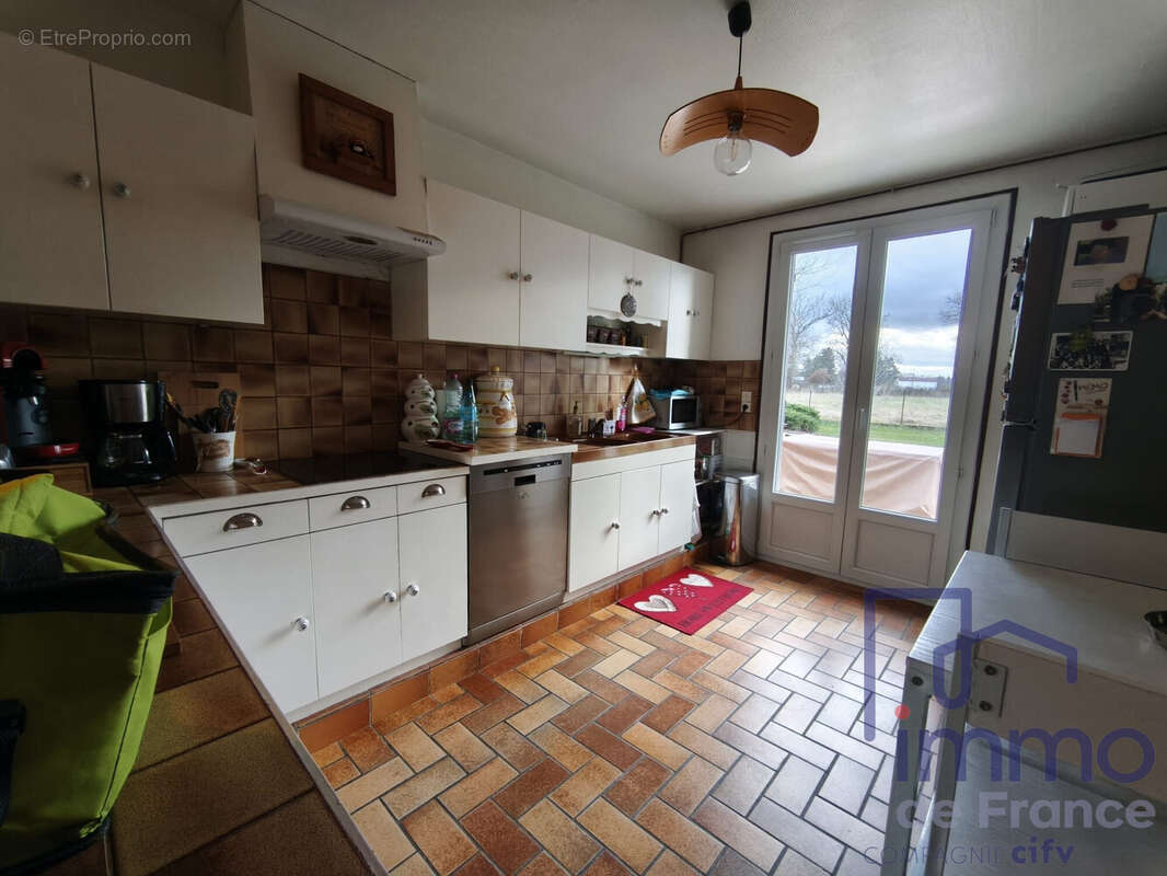 Maison 130 m² à Saint-Galmier  - photo 7