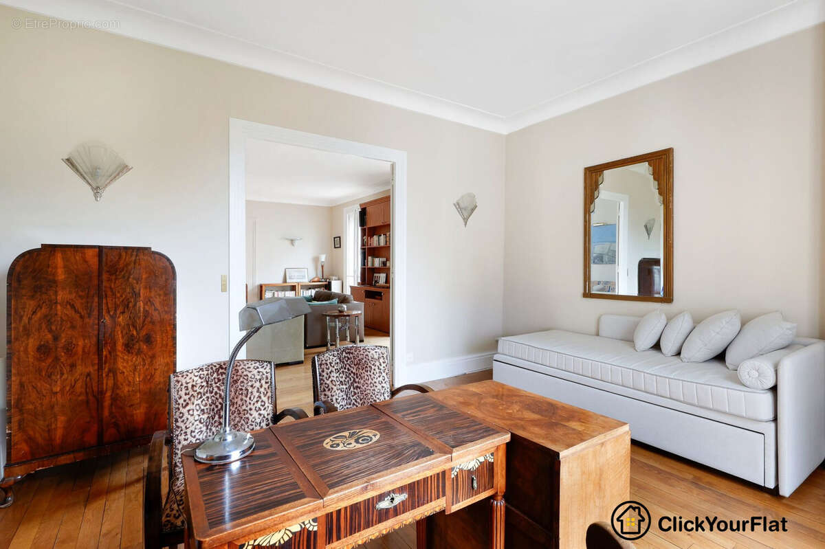 Appartement à PARIS-16E