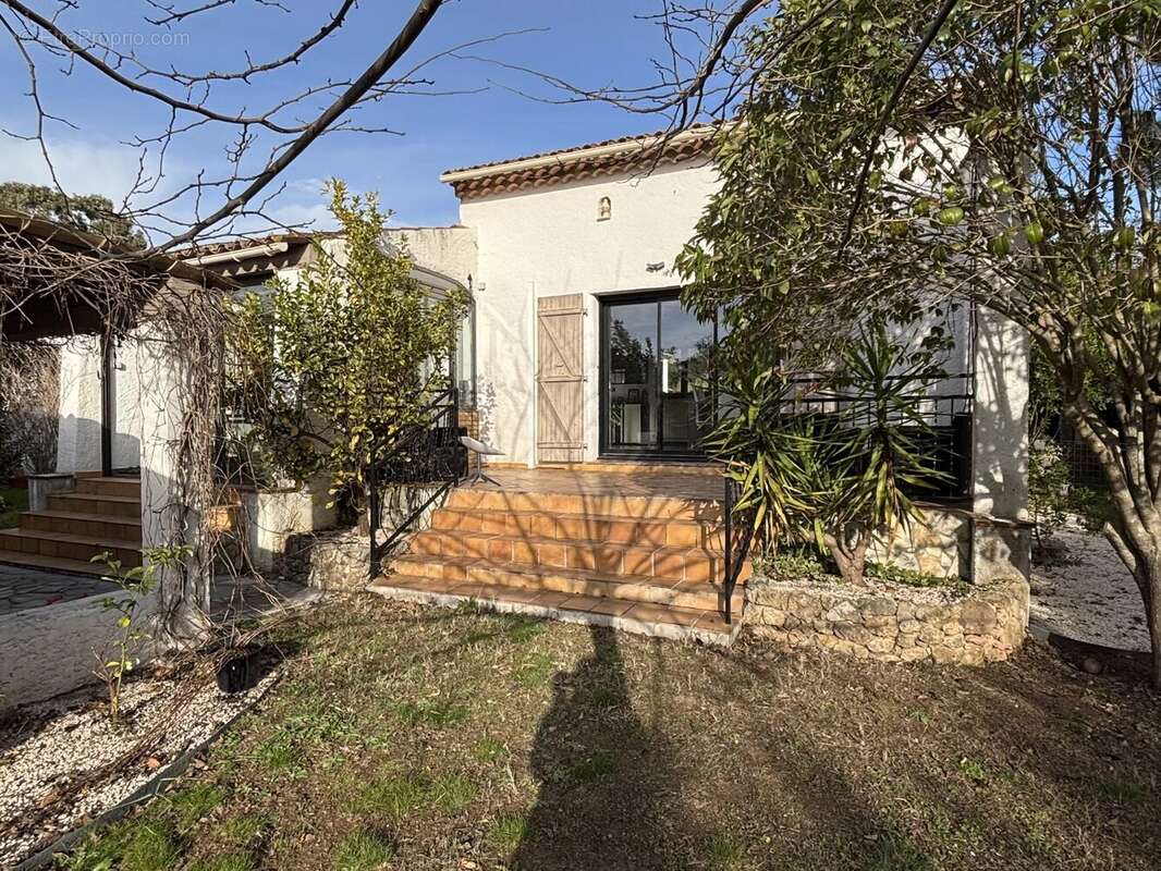 Maison à PUGET-SUR-ARGENS