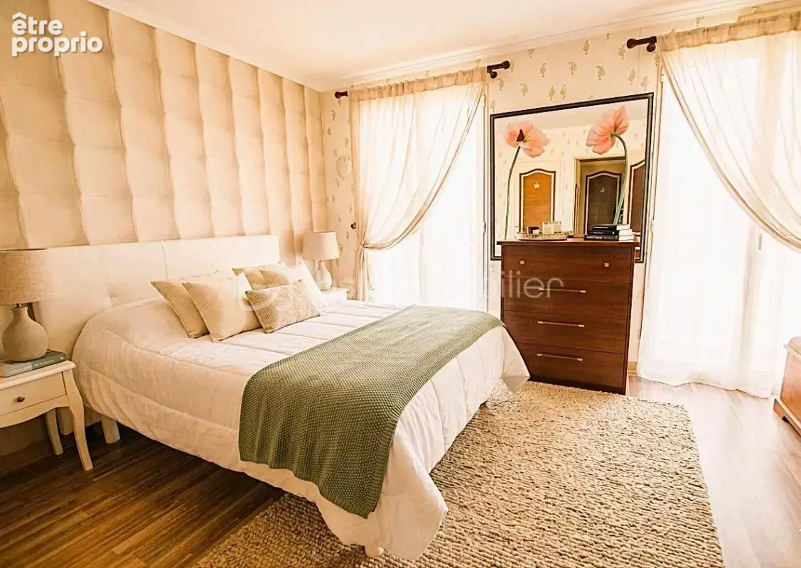 A 10 minutes de MAINTENON et de la gare, maison de plein pied de 93 m² sur terrain boise de 2123 m² de superficie, plat clos, un - photo 6