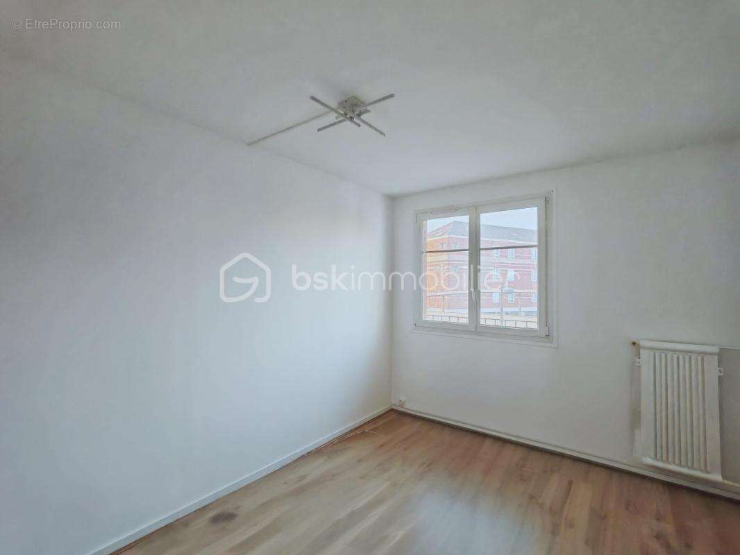 Superbe 3 pièces entièrement rénové avec balcon, ascenseur et vue dégagée - photo 3