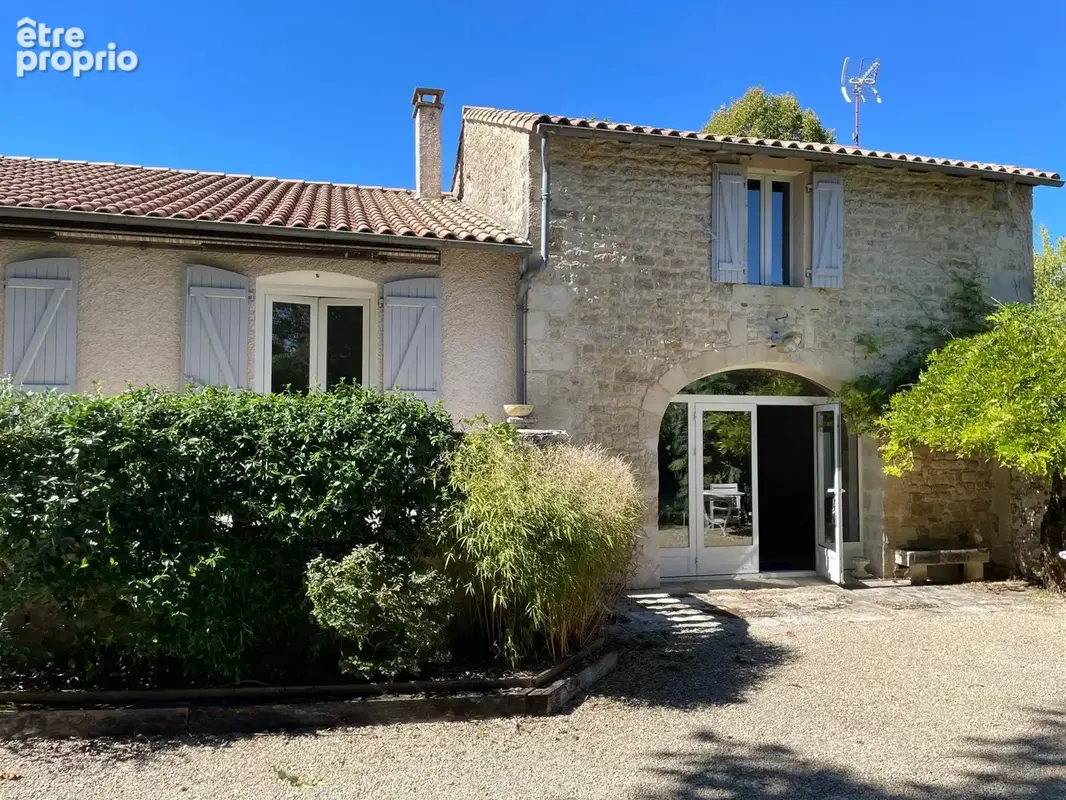 Photo Maison à Vouille au prix de 386 250€