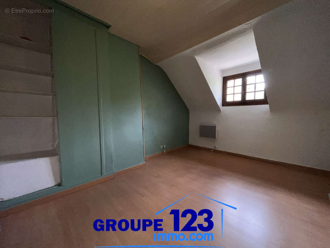 À VENDRE   Maison 3 pièces de 90 m2 à Laroche-Saint-Cydroine - photo 9
