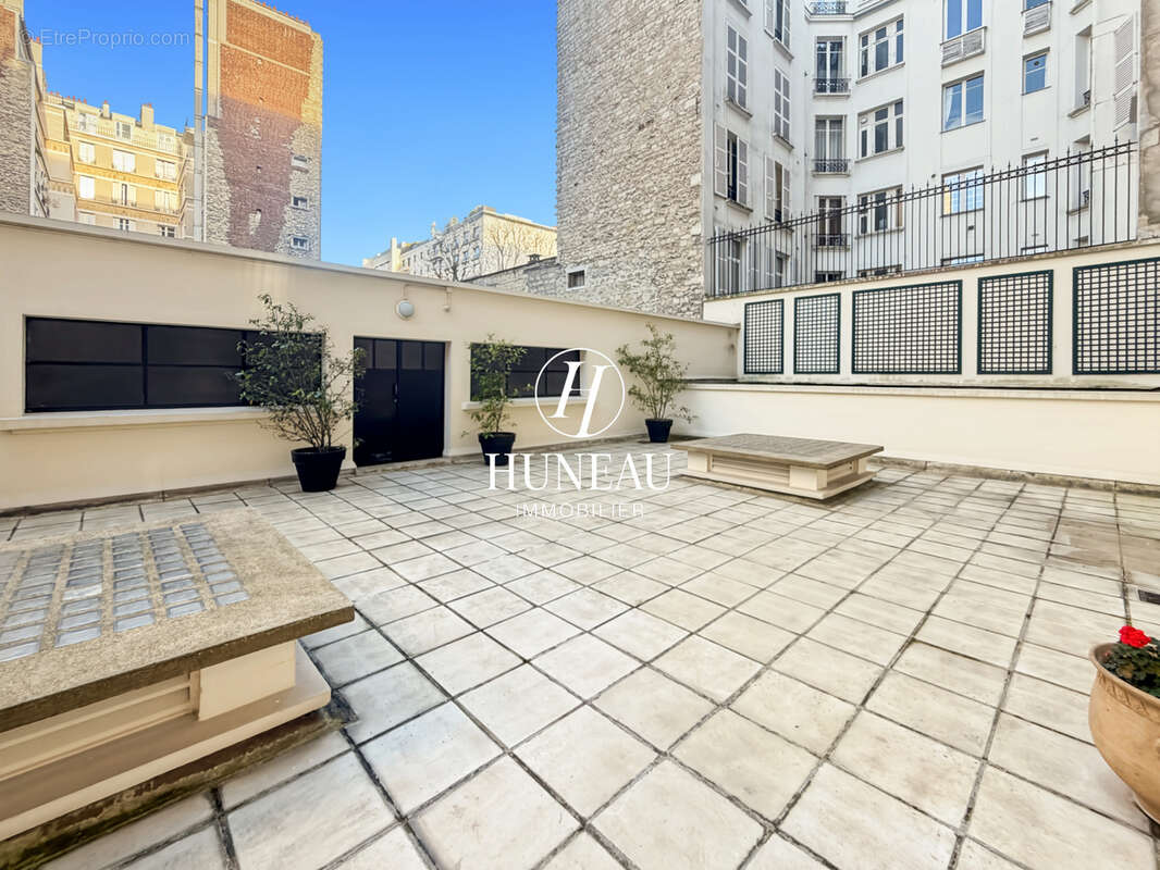 Appartement à PARIS-16E