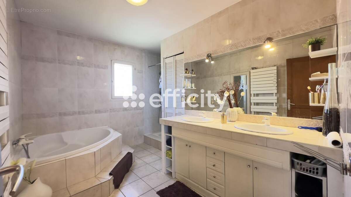 Maison à PONT-SAINT-ESPRIT