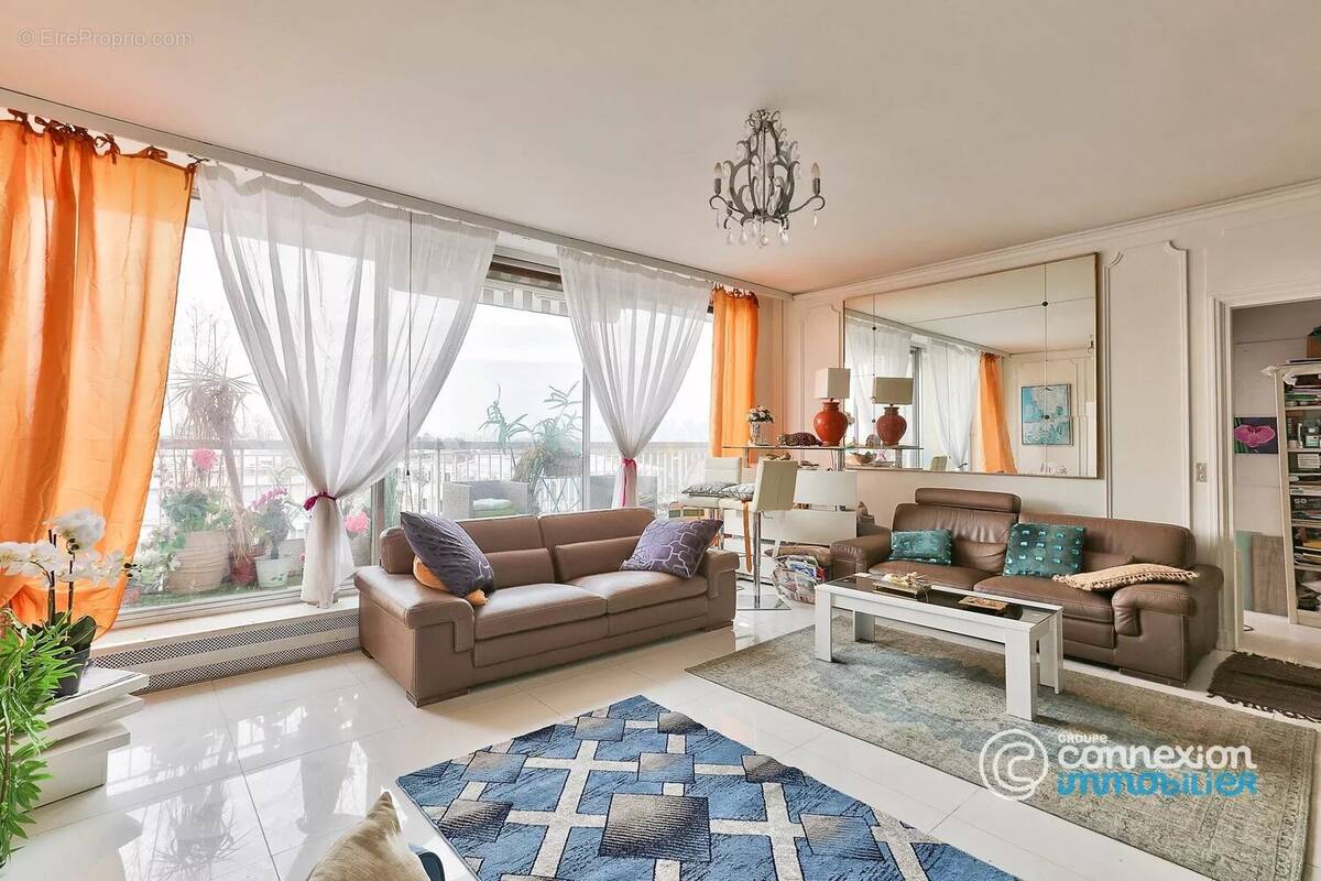 Appartement à PARIS-16E