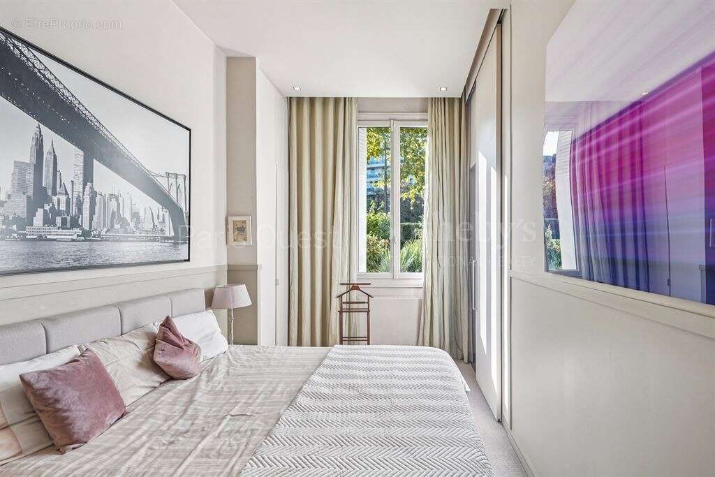 Appartement à PARIS-16E