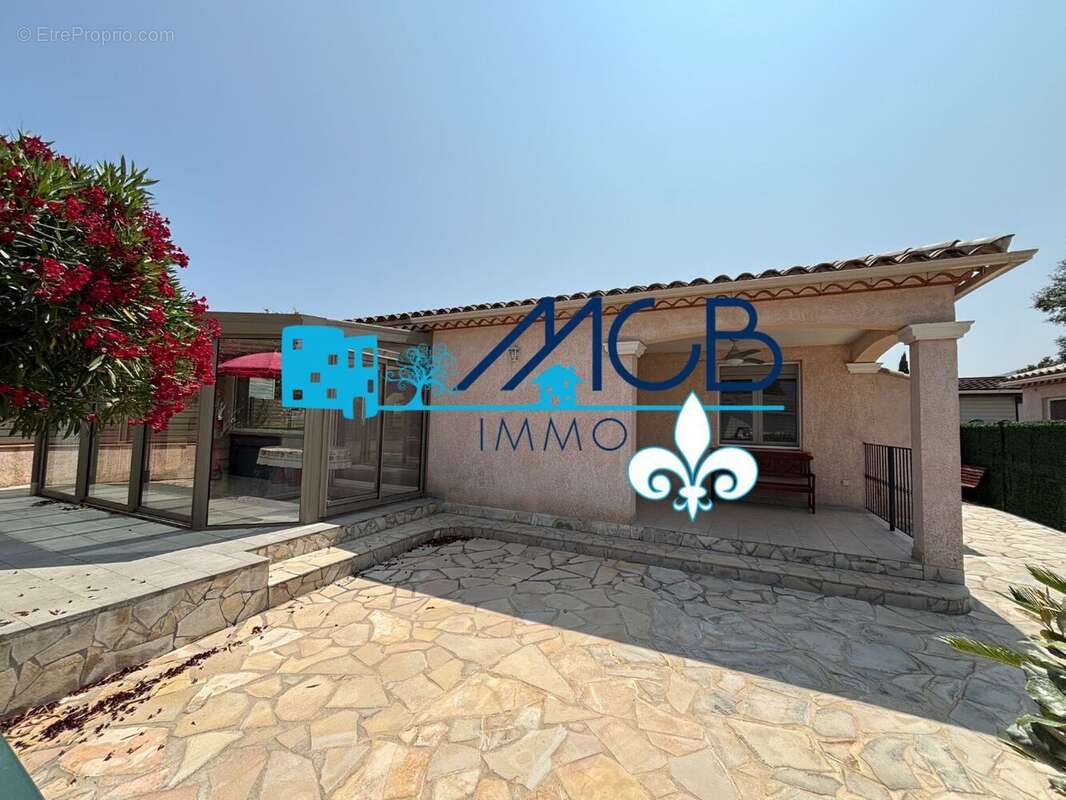 Maison à ROQUEBRUNE-SUR-ARGENS