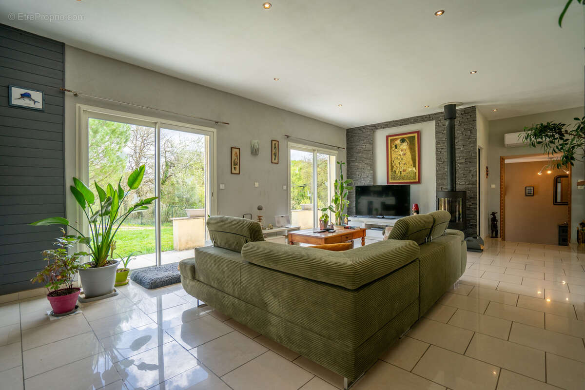 Maison à MONTAIGU-DE-QUERCY