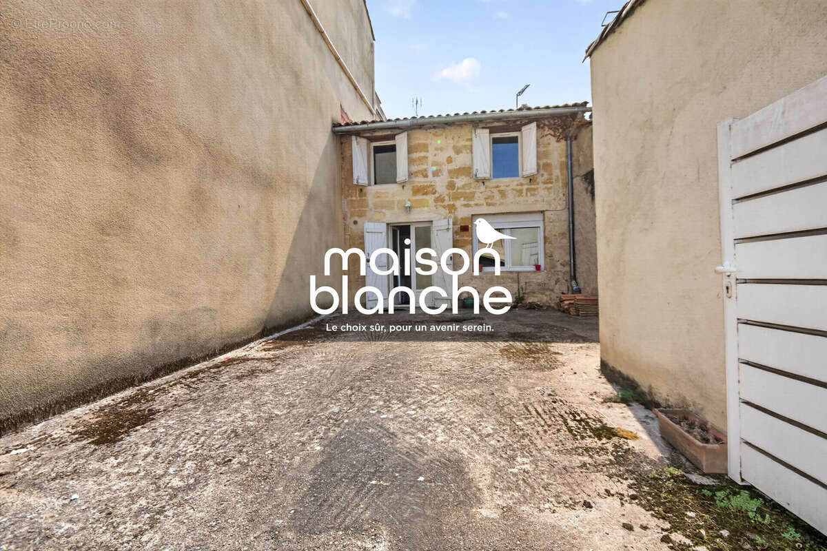 Maison 186 m² à Castillon-La-Bataille  - photo 2