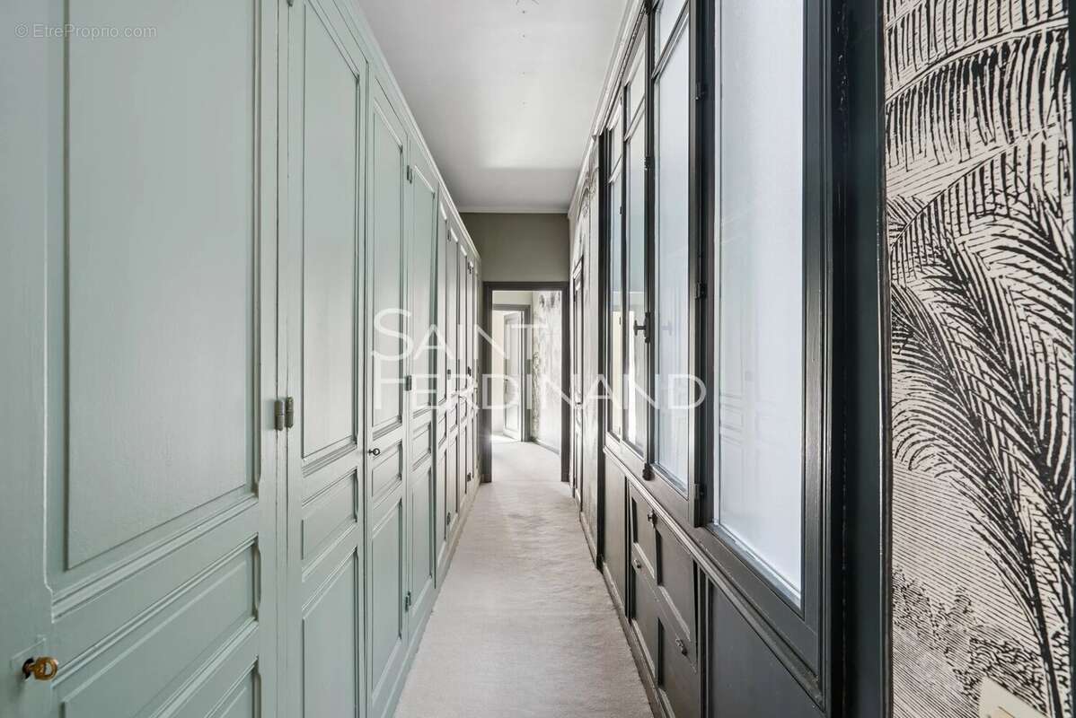 Appartement à NEUILLY-SUR-SEINE