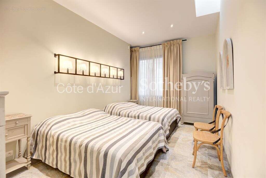 Cannes centre, villa de ville rénovée avec terrasse à proximité de la Croisette - photo 17