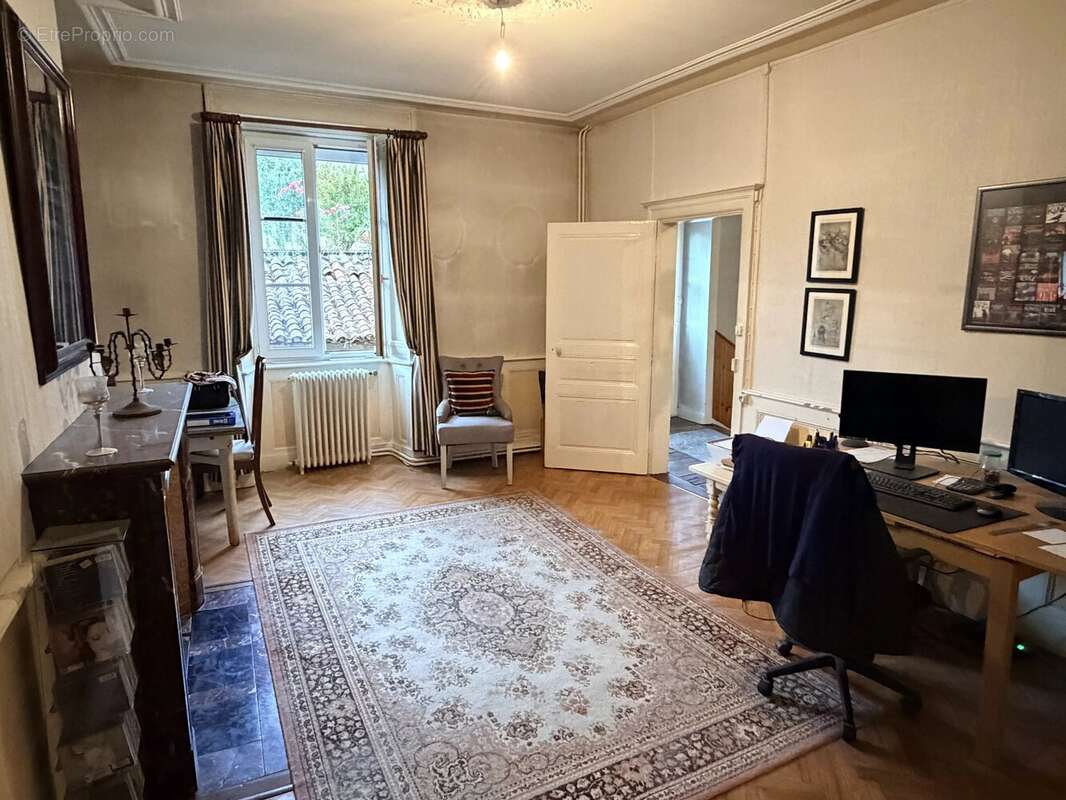 Grande maison de ville spacieuse et modulable, située au cœur de cette ville animée - photo 7