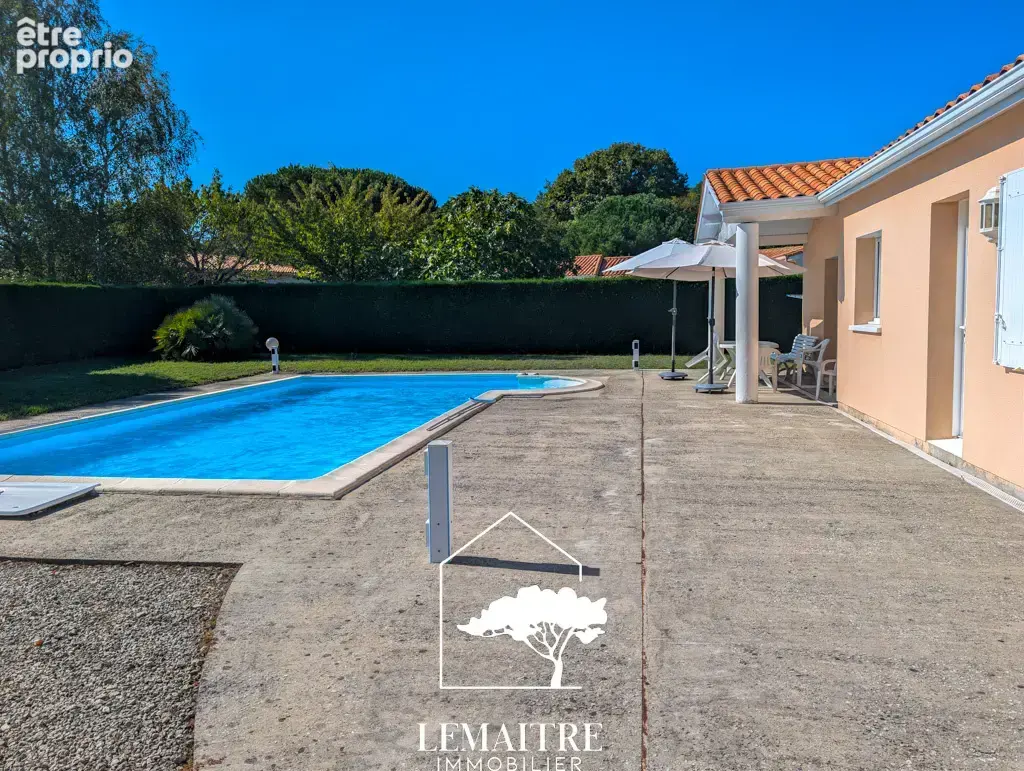 Maison de plain-pied avec piscine   4 chambres   grand terrain de 1 456 m2 - photo 15