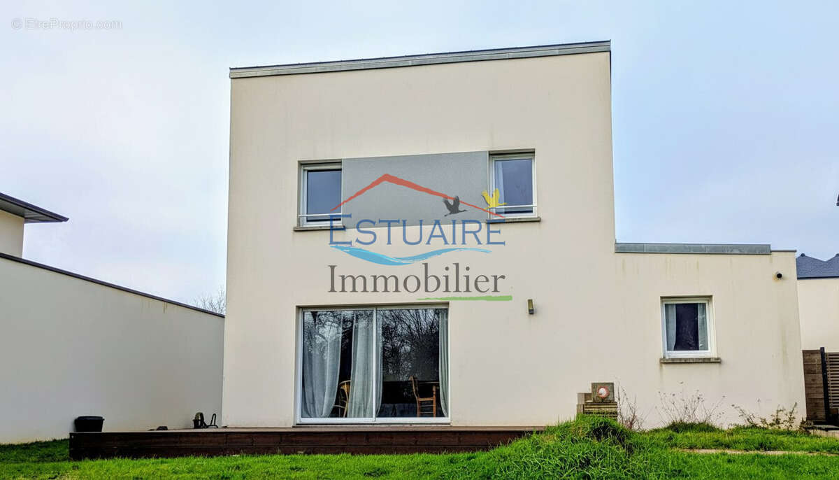 Maison à SAINT-ETIENNE-DE-MONTLUC