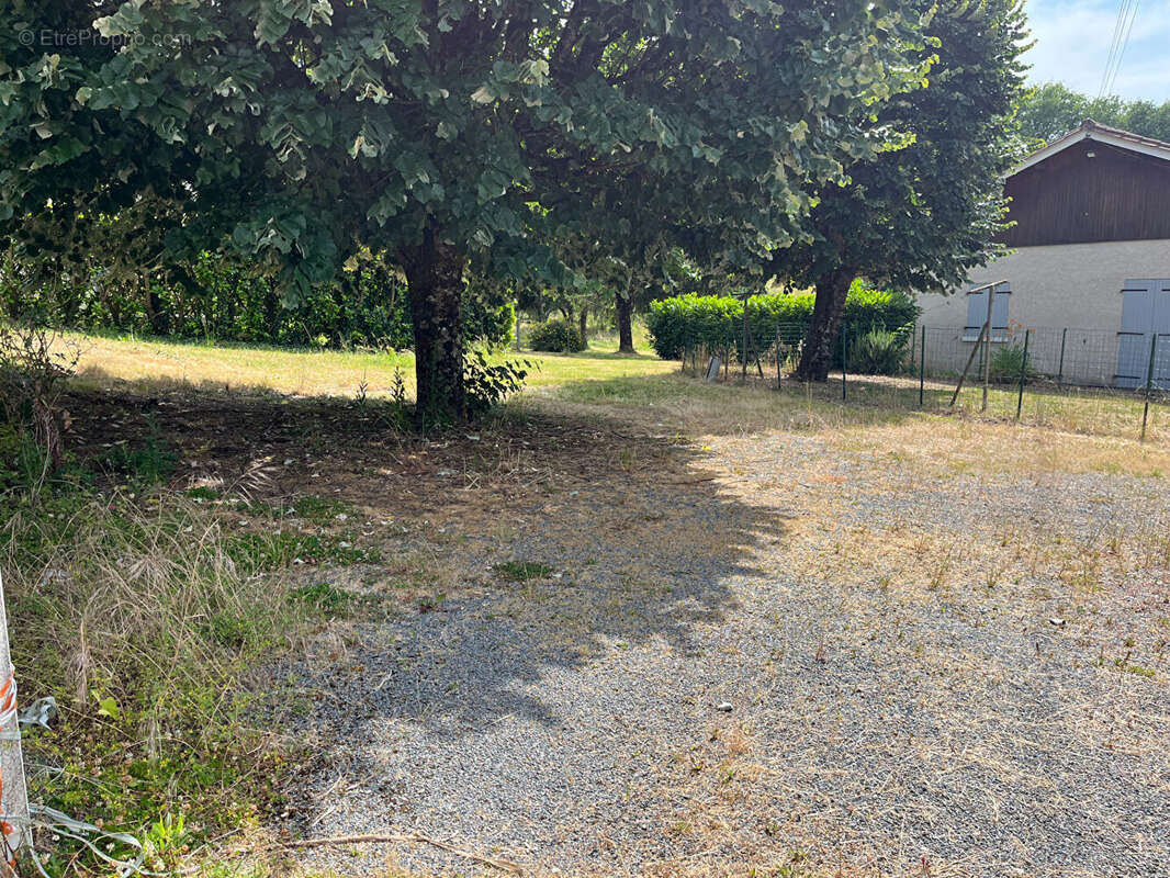 Maison à MONTMOREAU-SAINT-CYBARD