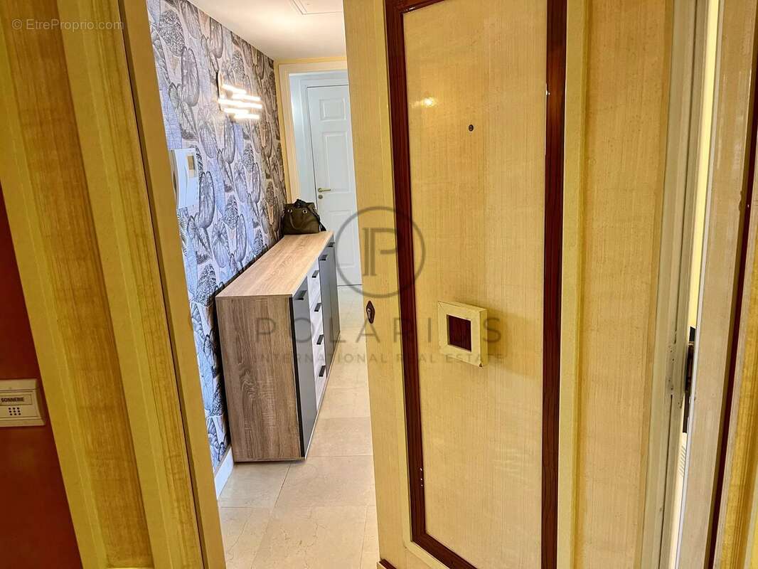 Appartement à SAINT-LAURENT-DU-VAR