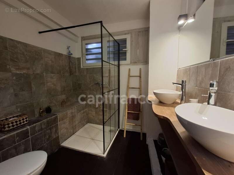 A vendre - Maison de Bourg Atypique et Rénovée – Vue Mer et Montagne – Saint-Pierre (972) - photo 16