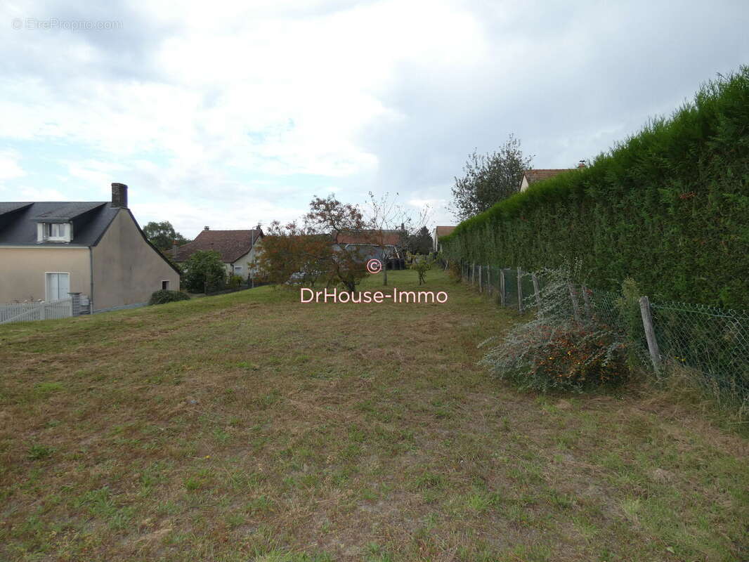 Terrain à MARIGNE-LAILLE