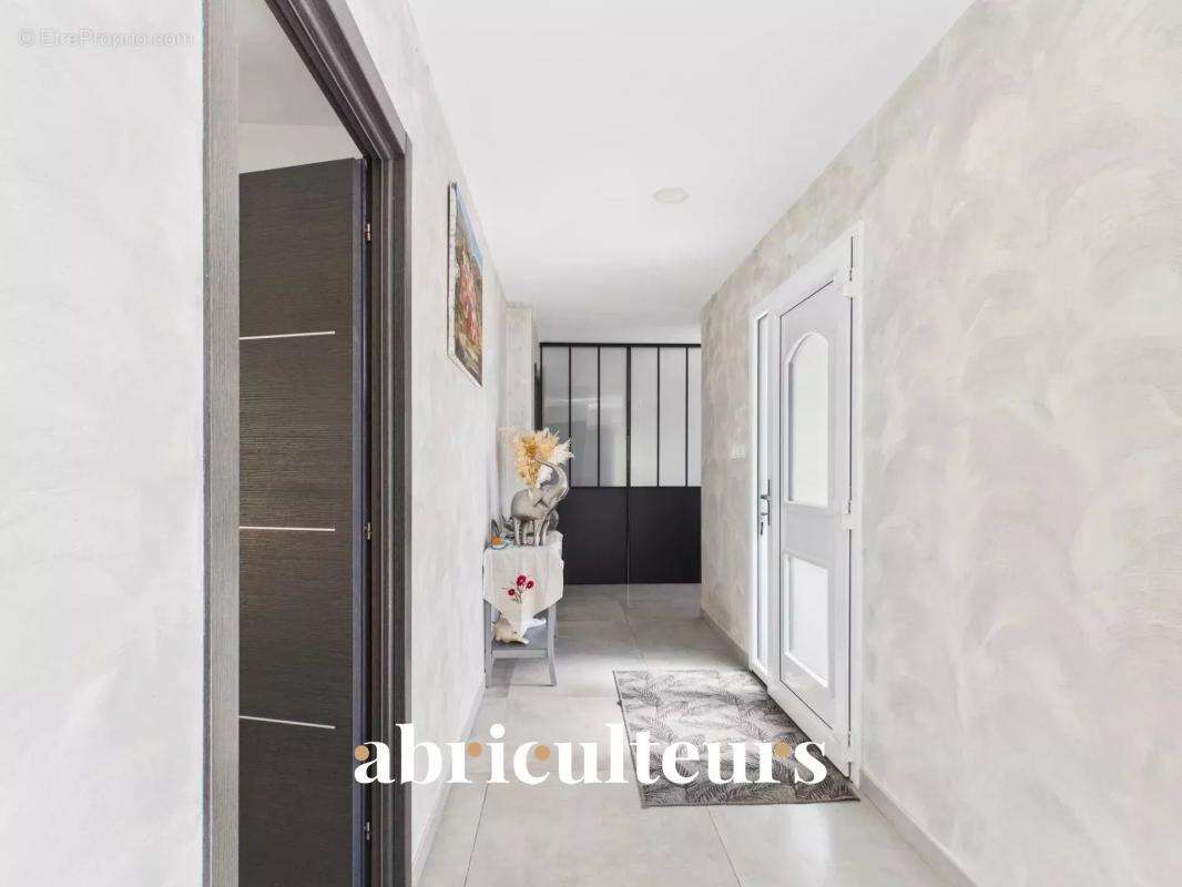 Maison à BAGNOLS-EN-FORET