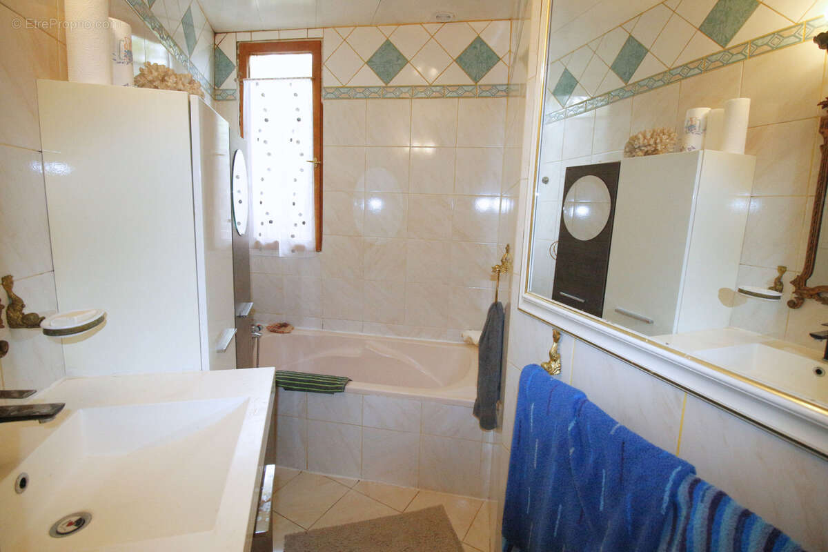 Maison à SAINT-MAUR-DES-FOSSES