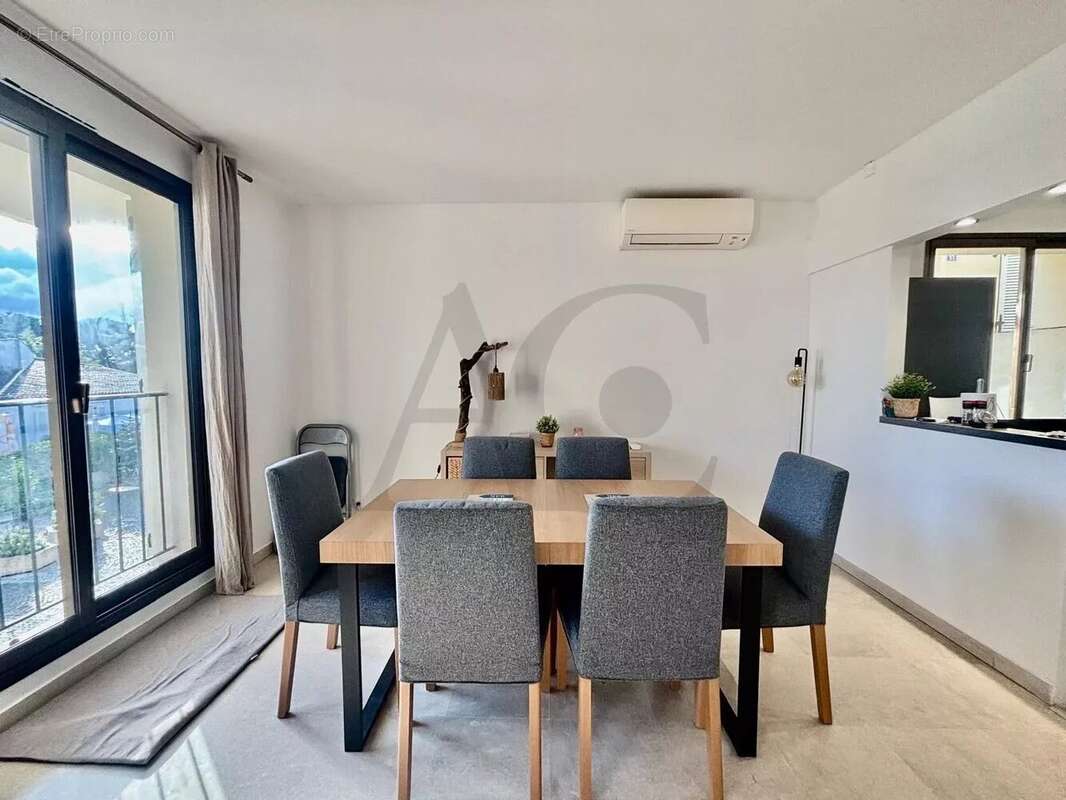 Appartement à VILLENEUVE-LOUBET