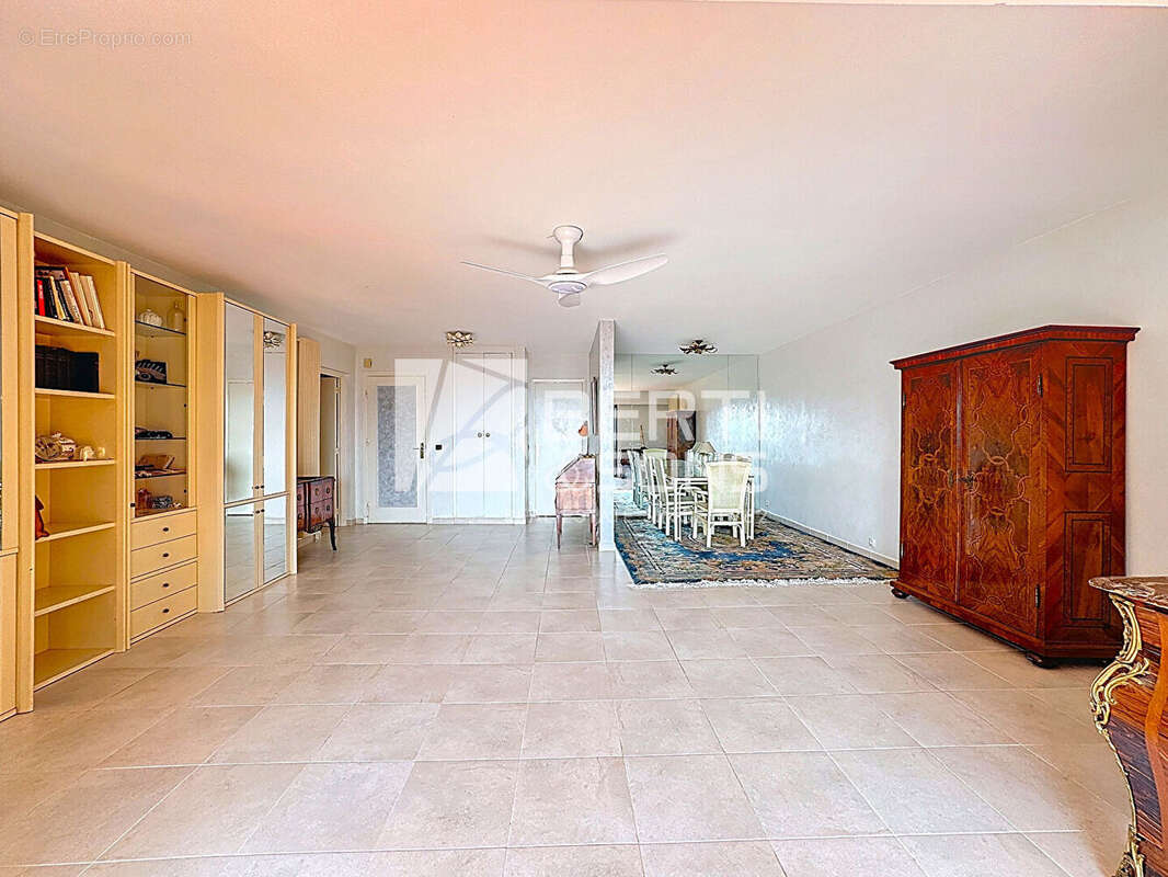 Appartement à MANDELIEU-LA-NAPOULE