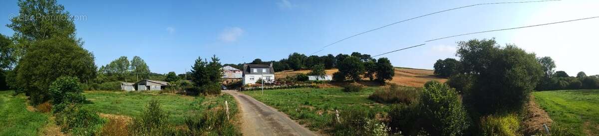 Découvrez ce joli corps de ferme isolé offrant un cadre exceptionnel et un potentiel rare, implanté sur 7,5 hectares de terrains - photo 2