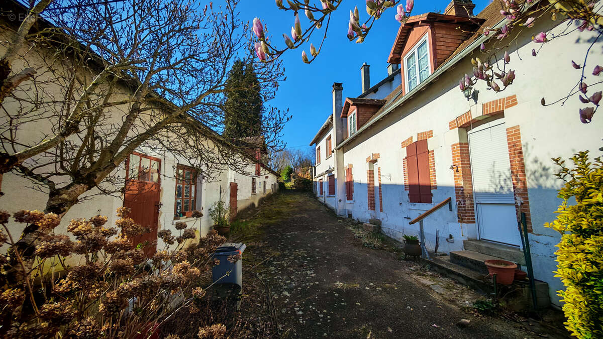 Maison à VICQ-SUR-BREUILH