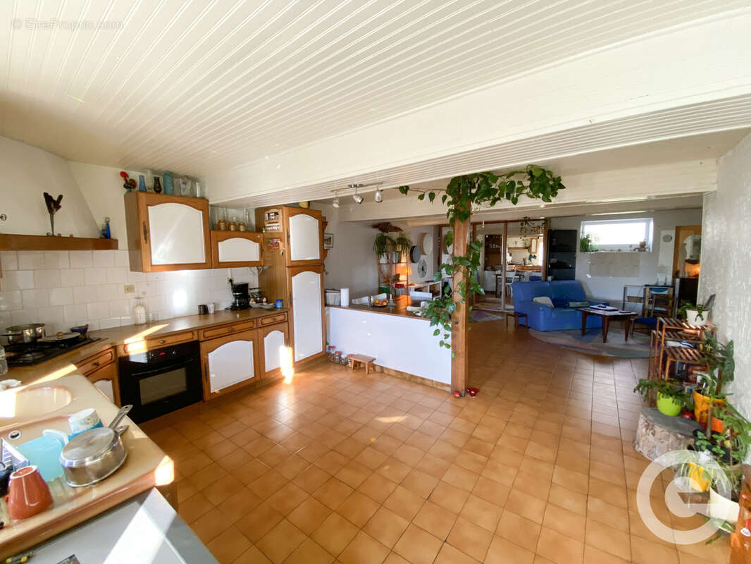 Maison à LA ROCHE-EN-BRENIL