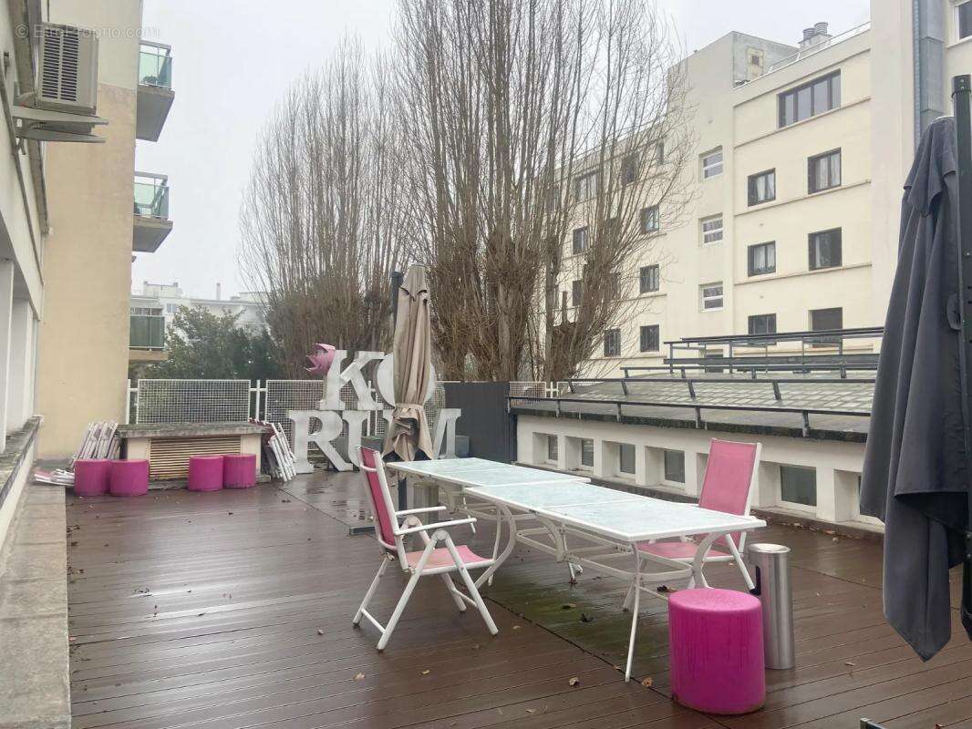 Immeuble indépendant RDC+2 niveaux à Louer 900m² avec 4mètres de Hauteur sous plafond à Saint Cloud. Terrasse privative, climati - photo 6