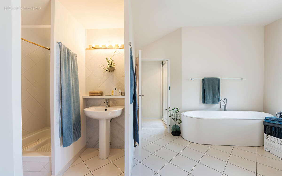 À vendre - Appartement 3 pièces avec terrasses, vue et parking, secteur saint mitre - photo 7