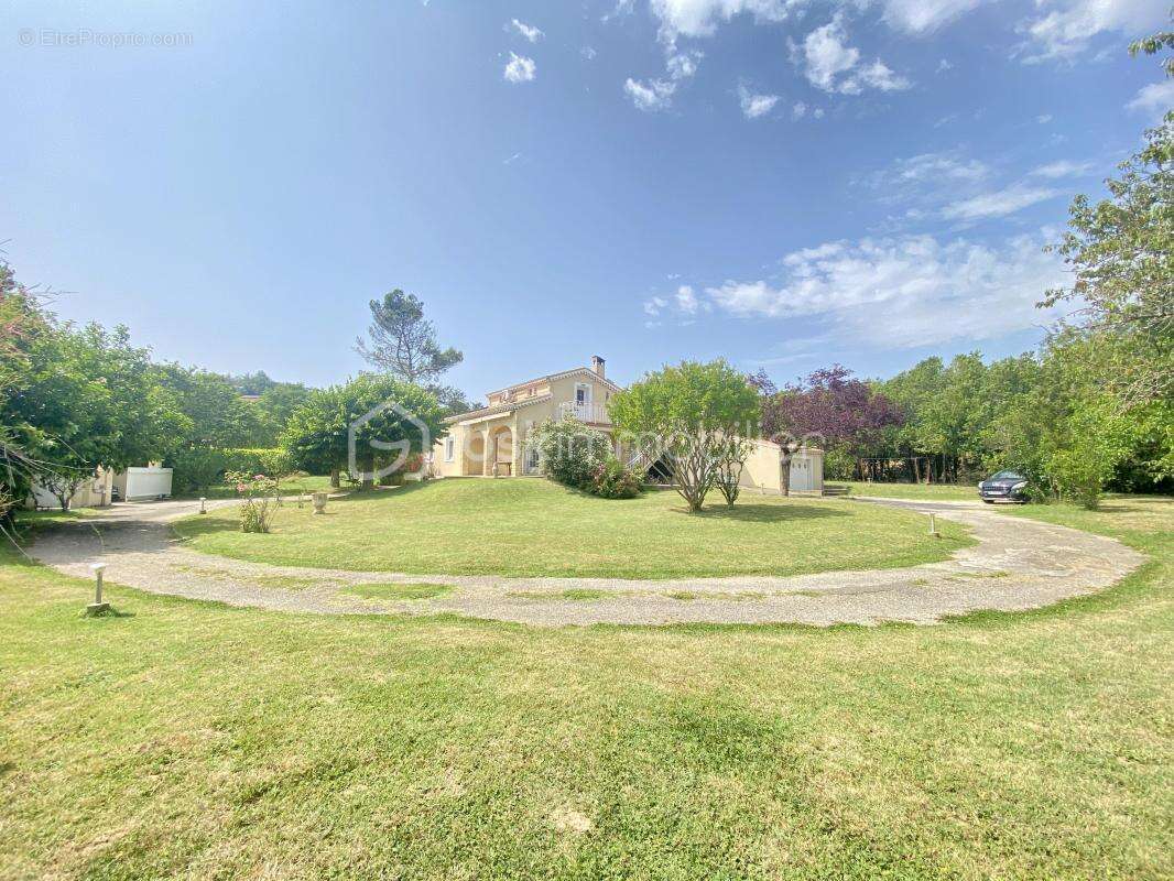 Maison à MONTELIMAR