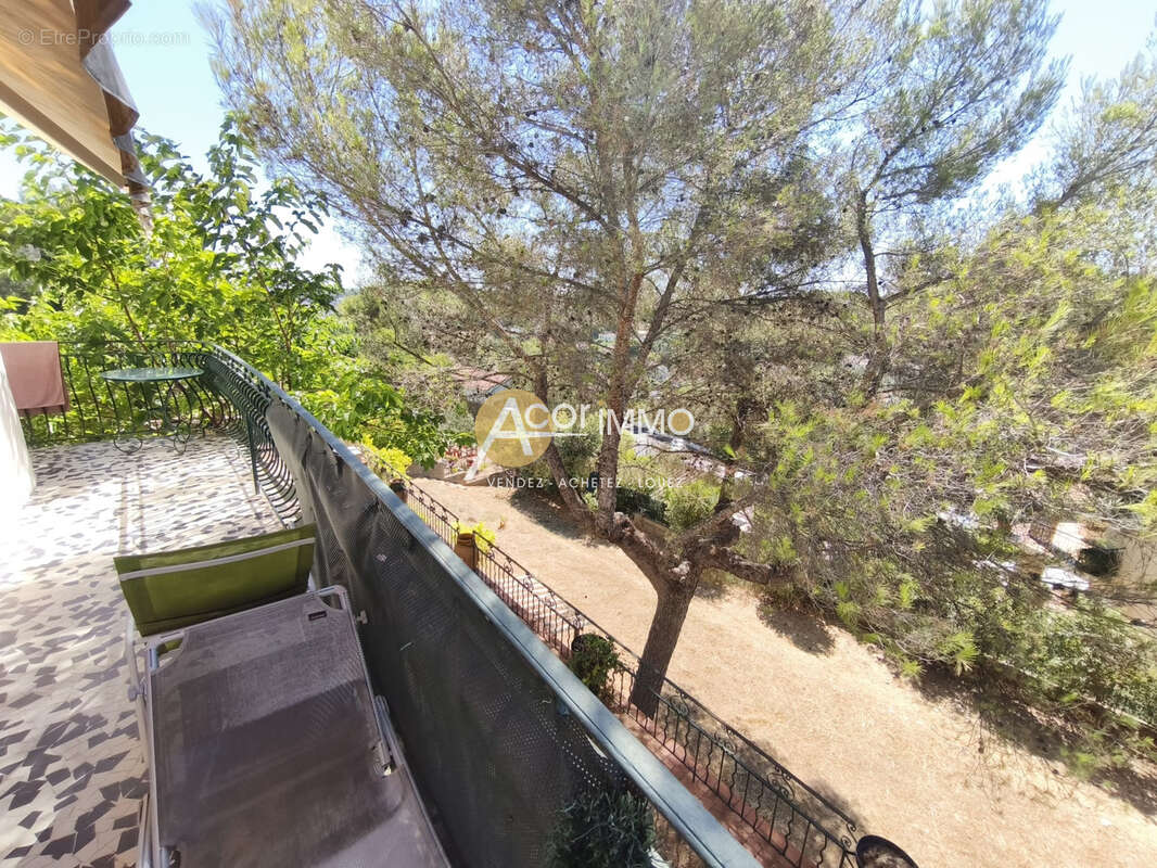 Maison familiale avec deux logements   Vue dégagée   Terrain de 940 m2 - Garage - photo 6