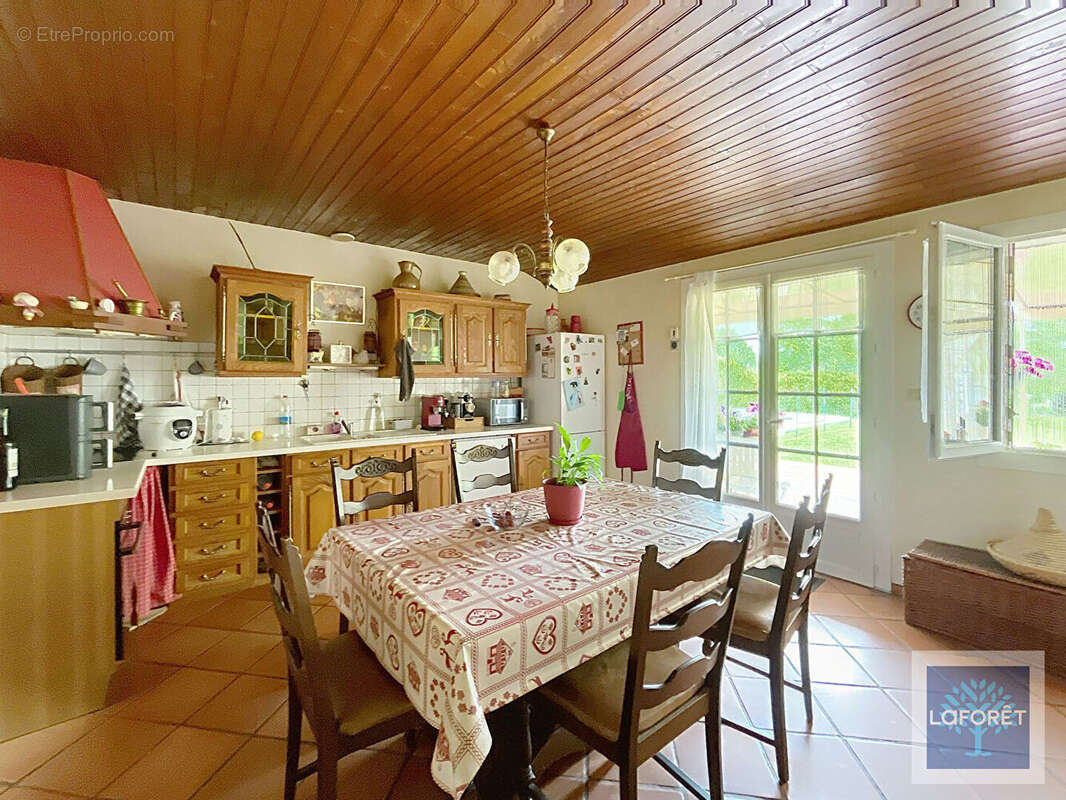Maison à SAINT-MARTIN-LACAUSSADE