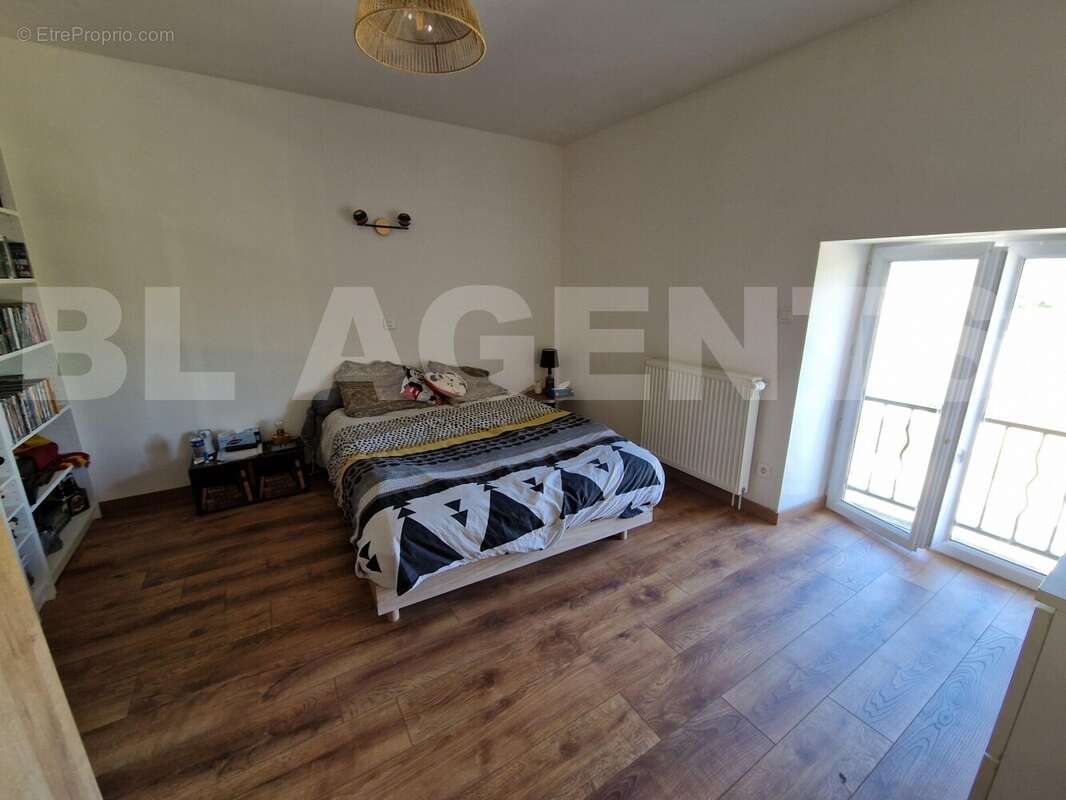 6 - Maison à MONTMIRAIL