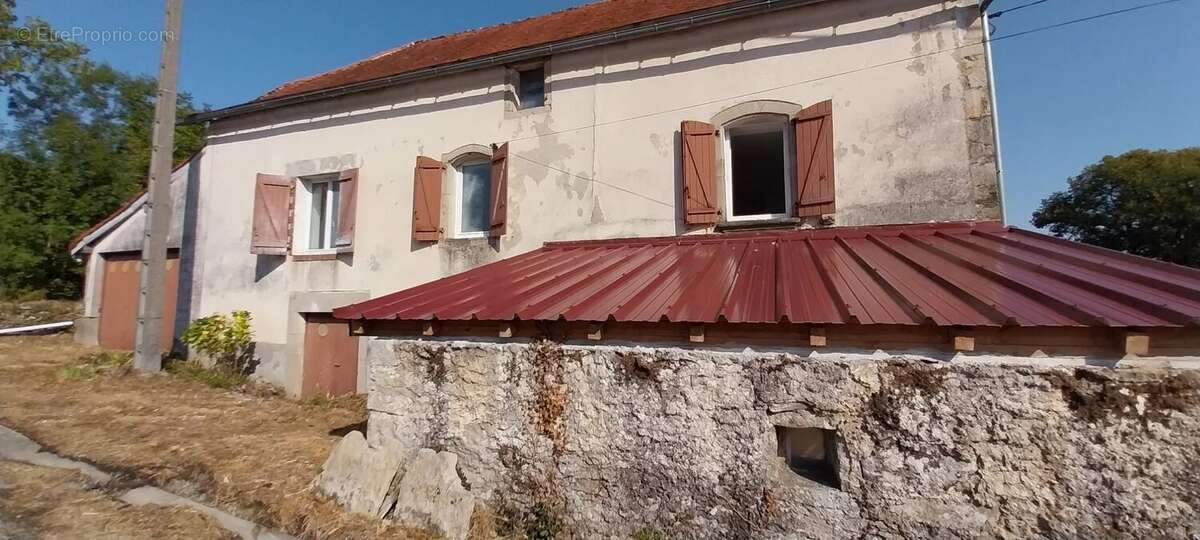 Maison à VAILHOURLES