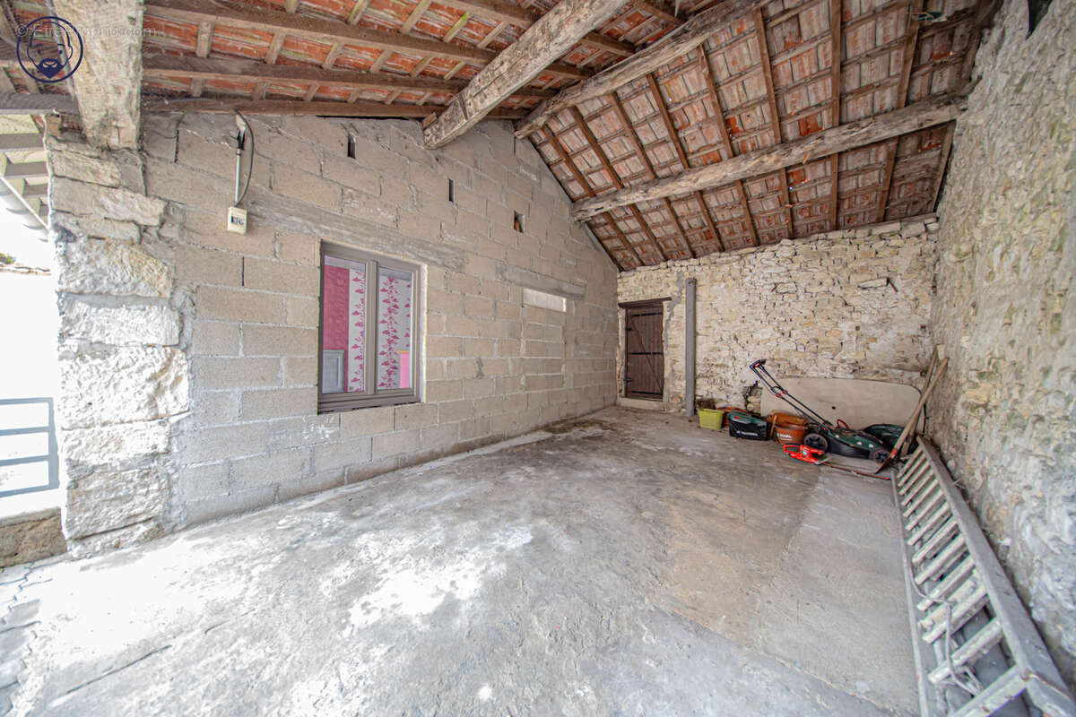 Maison à VELAINES