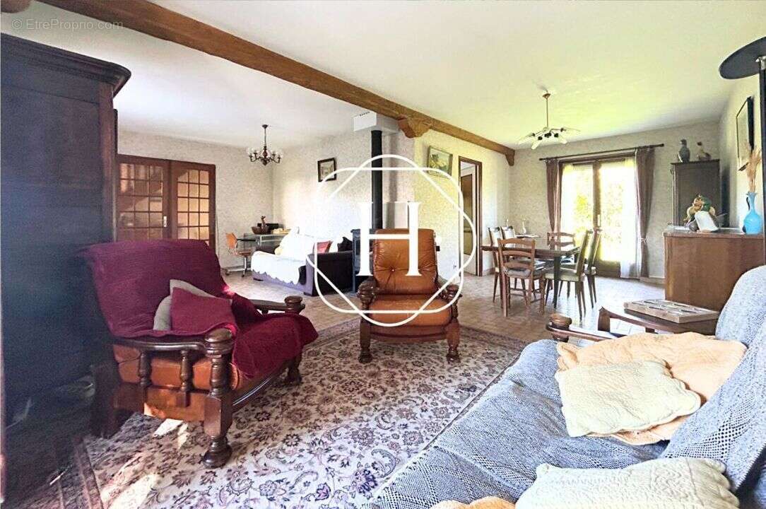 Maison à SAINT-DENIS-LES-BOURG