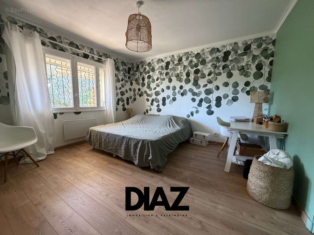 Appartement T3 de 94 m2 avec terrasse de 6 m2, terrain privatif de 510 m2 et grand garage   Nîmes, secteur Boi - photo 7