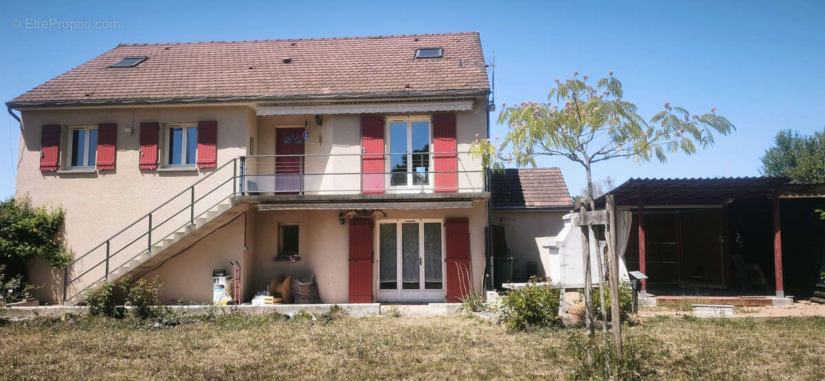 Maison familiale de 176 m2 avec appartement indépendant   6 chambres   Terrain clos de 900 m2 - photo 2
