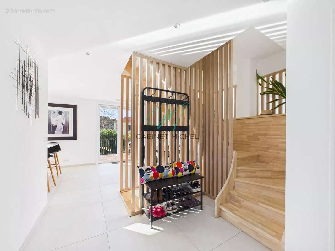 Maison à CHATEAUNEUF-GRASSE