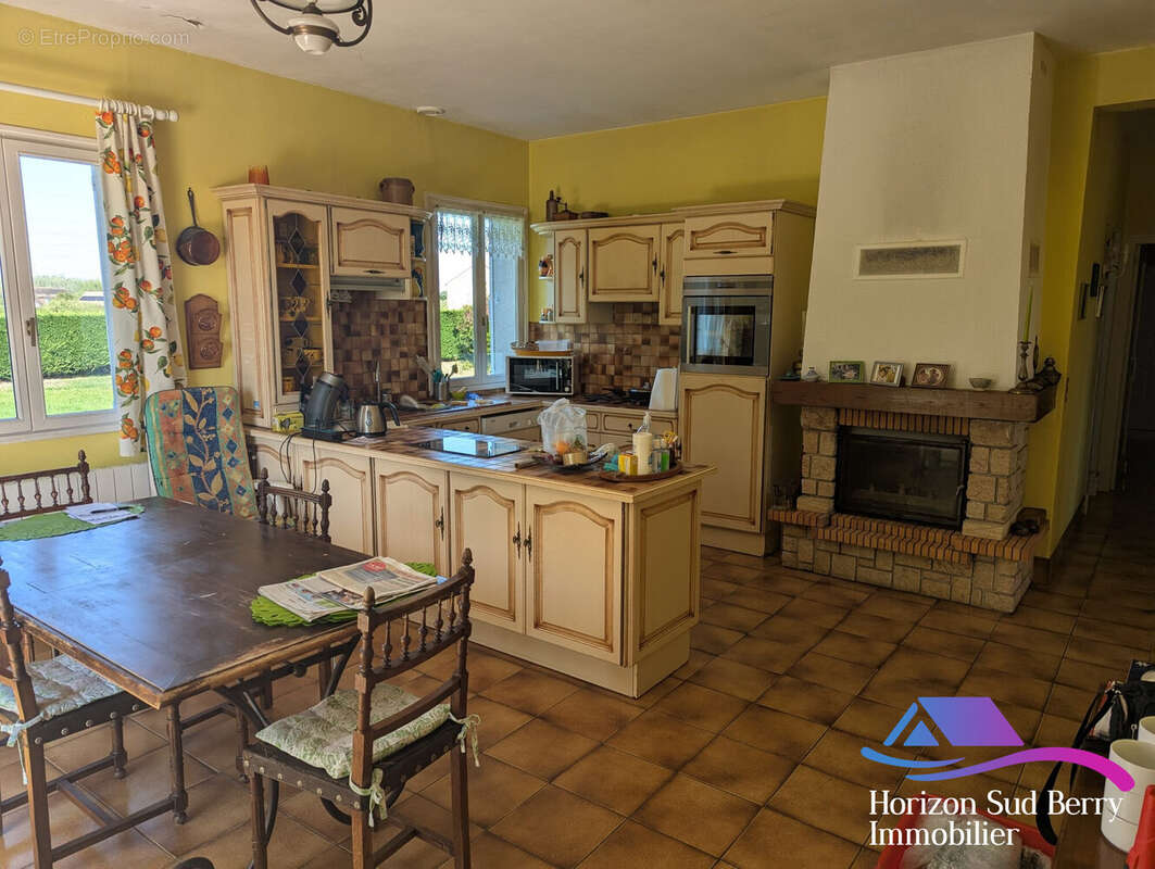 Cuisine - Maison à MONTGIVRAY