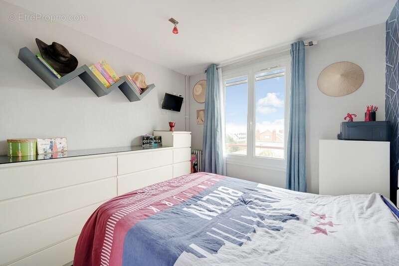 Appartement à LES PAVILLONS-SOUS-BOIS