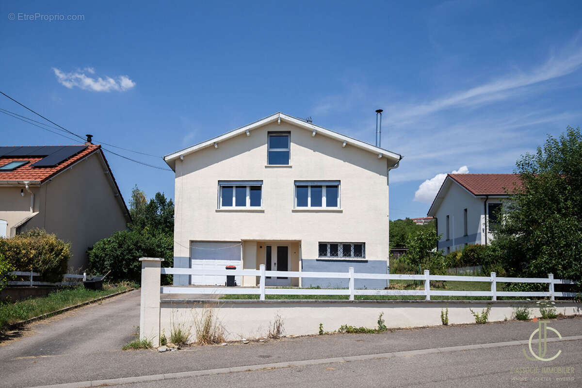 LAITRE-SOUS-AMANCE - maison indépendante avec jardin (presque) plat ! - photo 2