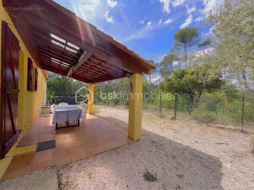 Coup de cœur à Néoules – Charmante villa de plain-pied, calme absolu et grand terrain sans vis-à-vis - photo 7