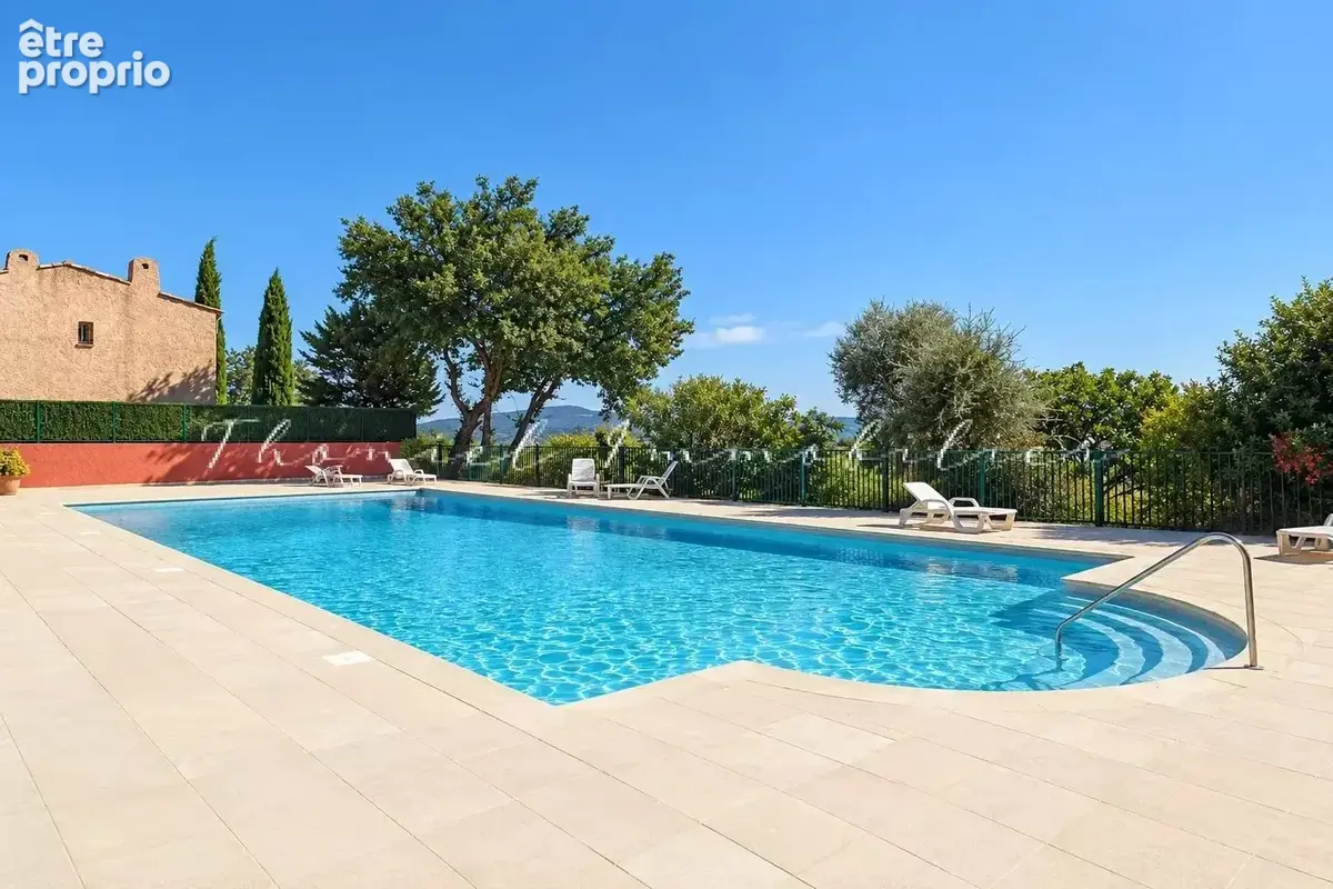 À vendre à Grimaud studio dans résidence avec piscine - photo 8
