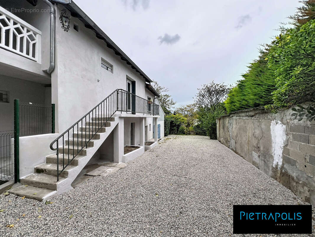 Appartement à GENAY