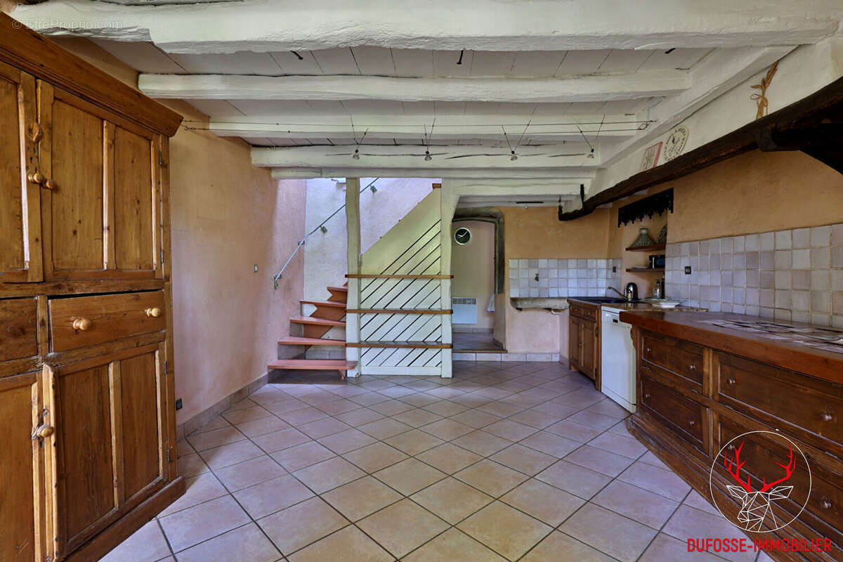 Maison à LA TOUR-DE-SALVAGNY