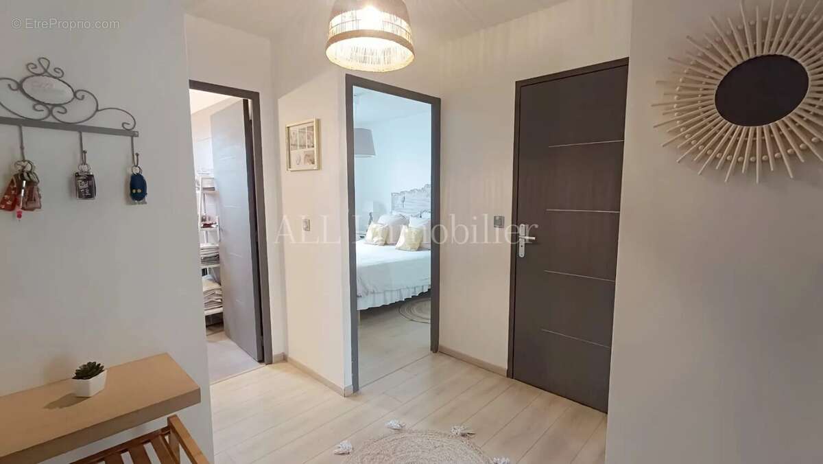 Appartement à LA MOLE